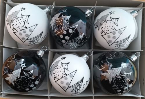 Vánoční skleněné koule 7cm, kombinace černé a bílé koule, stříbrný dekor, stromy, 6ks