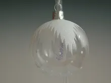 Vánoční skleněné koule 6cm, hladké, čiré, lesk, bílý dekor rampouchů, 6ks (1)