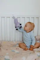 Plyšové chrastítko zajíček 30 cm se závěsem na postýlku (5)