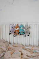 Plyšové chrastítko srneček 30 cm se závěsem na postýlku (8)