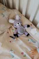 Plyšové chrastítko zajíček 30 cm se závěsem na postýlku (6)