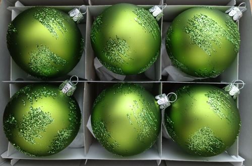 Vánoční skleněné koule 7cm, hladké, světle zelený mat, sypaný dekor, 6ks