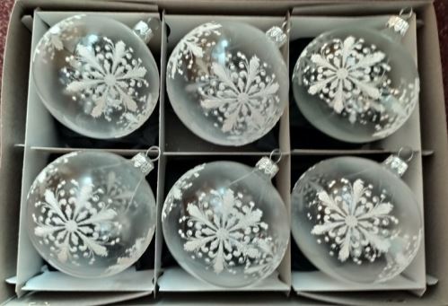 Vánoční skleněné koule 8cm, průhledné, bílý mat, dekor bílé vločky, 6ks